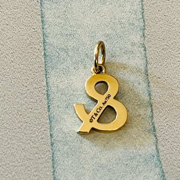 Authentic 18KT Tiffany & Co Charm - Picture 1 of 4